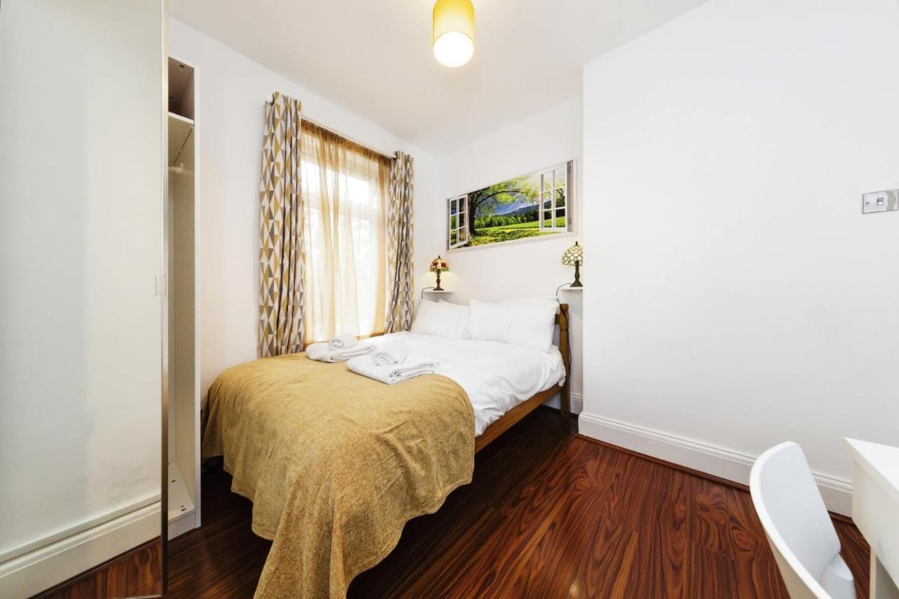 Your Chic 3Br Home Comfort And Style In ロンドン エクステリア 写真