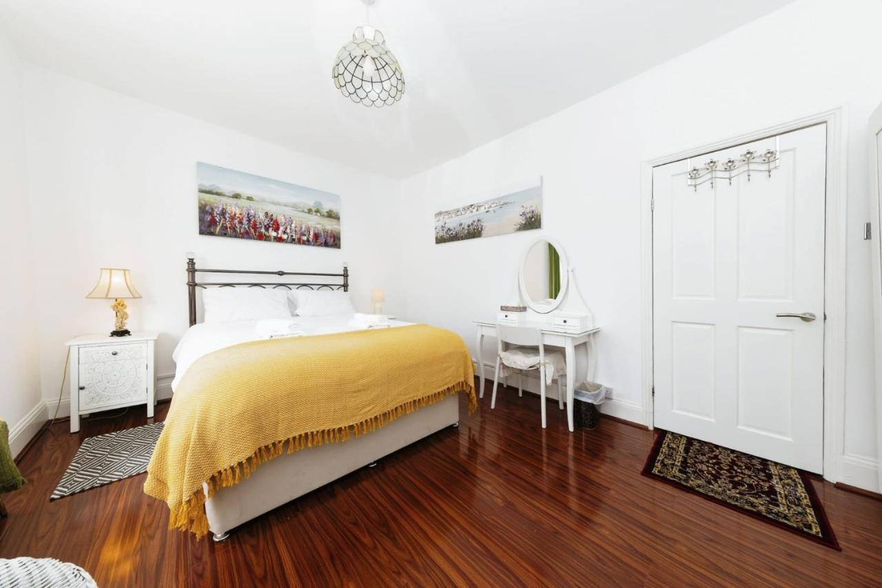 Your Chic 3Br Home Comfort And Style In ロンドン エクステリア 写真