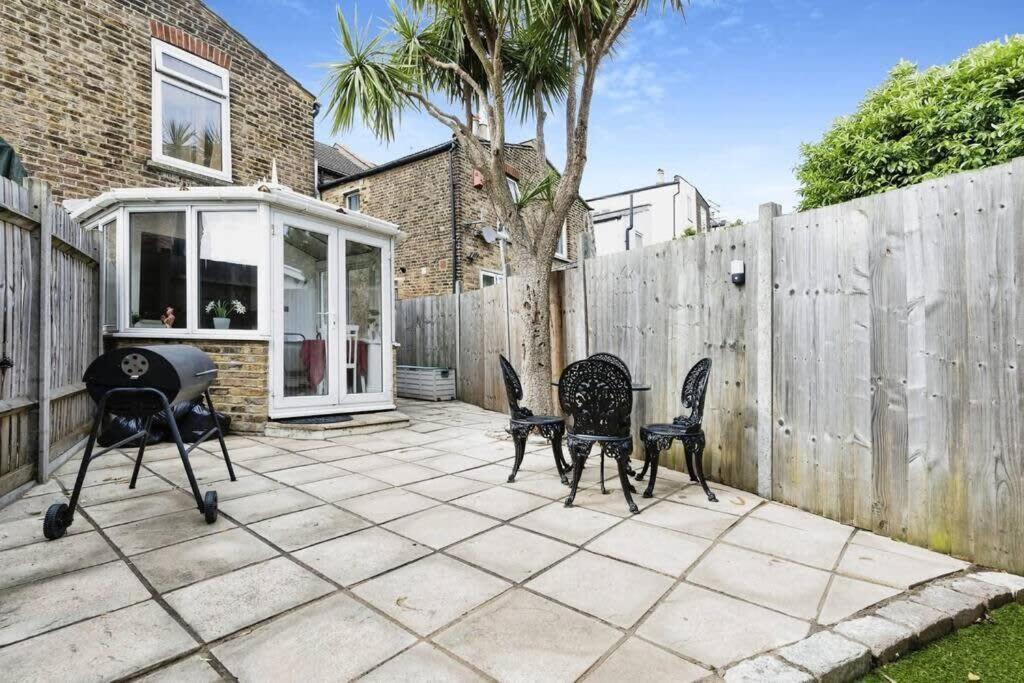 Your Chic 3Br Home Comfort And Style In ロンドン エクステリア 写真